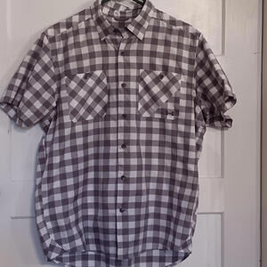 Under Armour Camp Shirt Short Sleeve Gray Plaid Mens Size M Loose Fit Outdoor